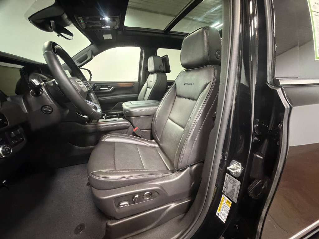 Used 2025 GMC Yukon Denali w/ Denali Reserve Package AWD/4WD image 12