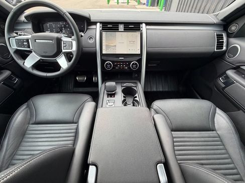 Used 2024 Land Rover Discovery Dynamic SE AWD/4WD image 12