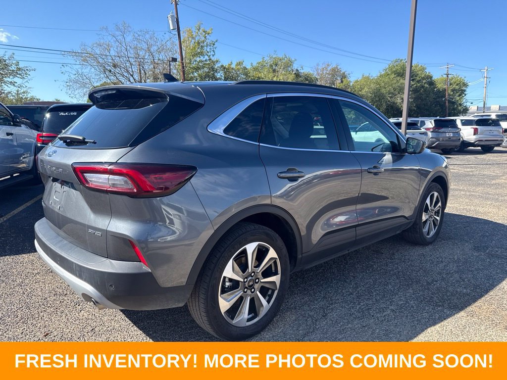 Certified 2025 Ford Escape Platinum AWD/4WD image 2
