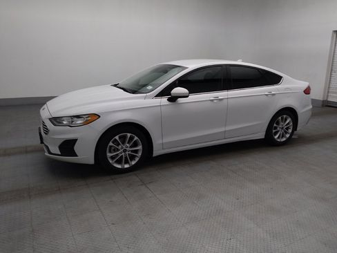 Used 2019 Ford Fusion SE FWD image 2