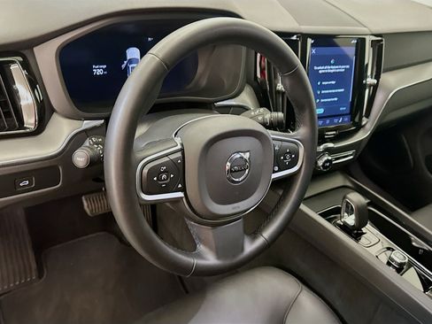 Used 2025 Volvo XC60 B5 Core AWD/4WD image 18