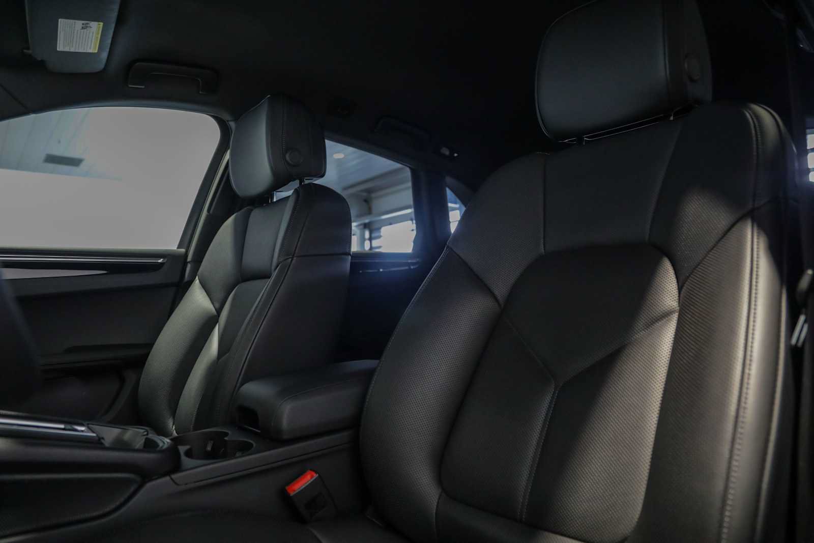 Used 2025 Porsche Macan S AWD/4WD image 5