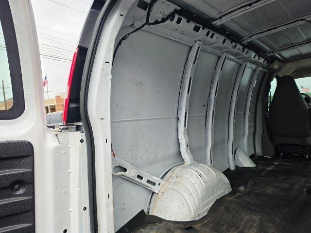 Used 2017 Chevrolet Express 2500 RWD image 34