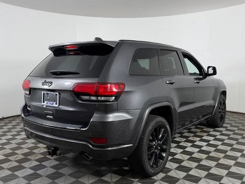 Used 2018 Jeep Grand Cherokee Altitude AWD/4WD image 8