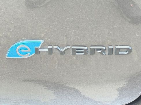 Used 2023 Chrysler Pacifica Touring-L w/ S Appearance Package FWD image 32