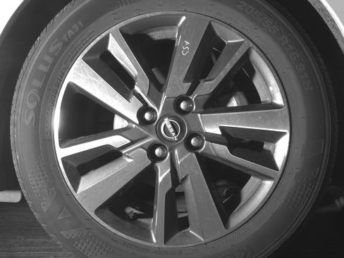 Used 2025 Nissan Versa SV image 13