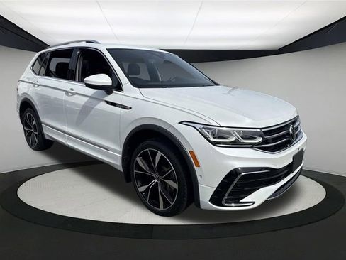 Used 2022 Volkswagen Tiguan SEL R-Line image 3