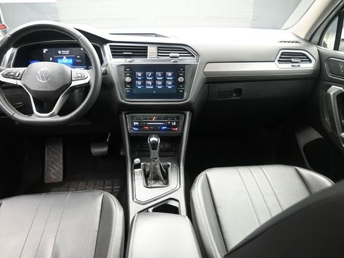 Used 2022 Volkswagen Tiguan SE image 9