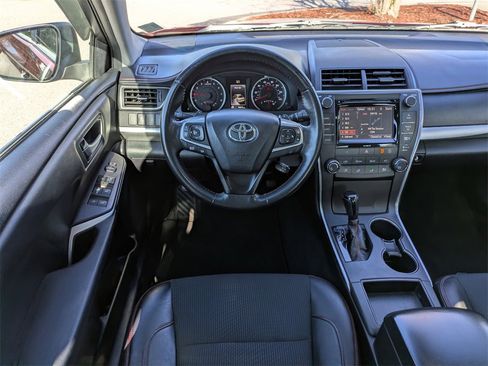 Used 2016 Toyota Camry SE image 18