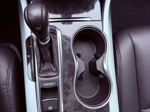 Used 2018 Acura TLX FWD image 25