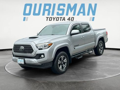 Used 2018 Toyota Tacoma TRD Sport w/ Exterior Package AWD/4WD image 3