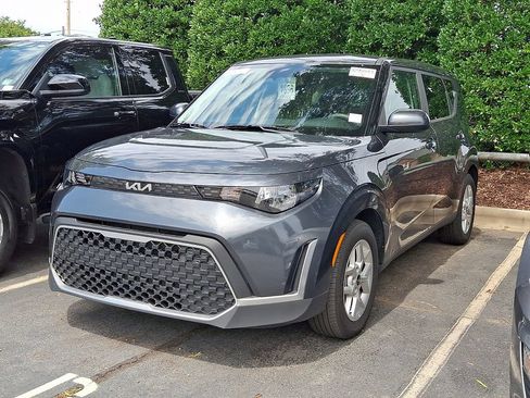 Used 2025 Kia Soul LX w/ LX Technology Package FWD image 1