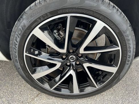 Certified 2023 Volvo XC90 B5 Plus w/ Protection Package AWD/4WD image 9