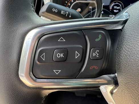 Used 2025 Jeep Wrangler Unlimited Sahara AWD/4WD image 31