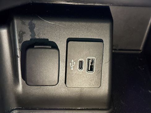 Used 2025 Ford Explorer Platinum w/ LUX Leather Package image 26