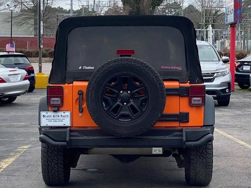 Used 2013 Jeep Wrangler Unlimited Sahara AWD/4WD image 8