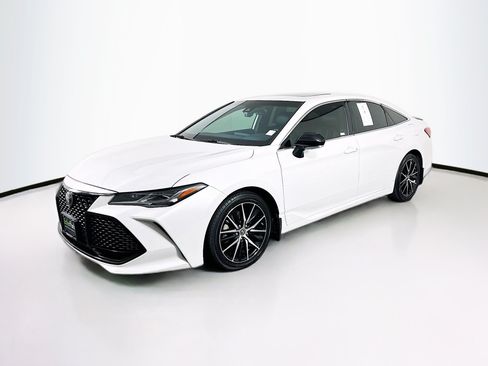 Used 2019 Toyota Avalon Touring w/ Advanced Safety Package FWD image 3