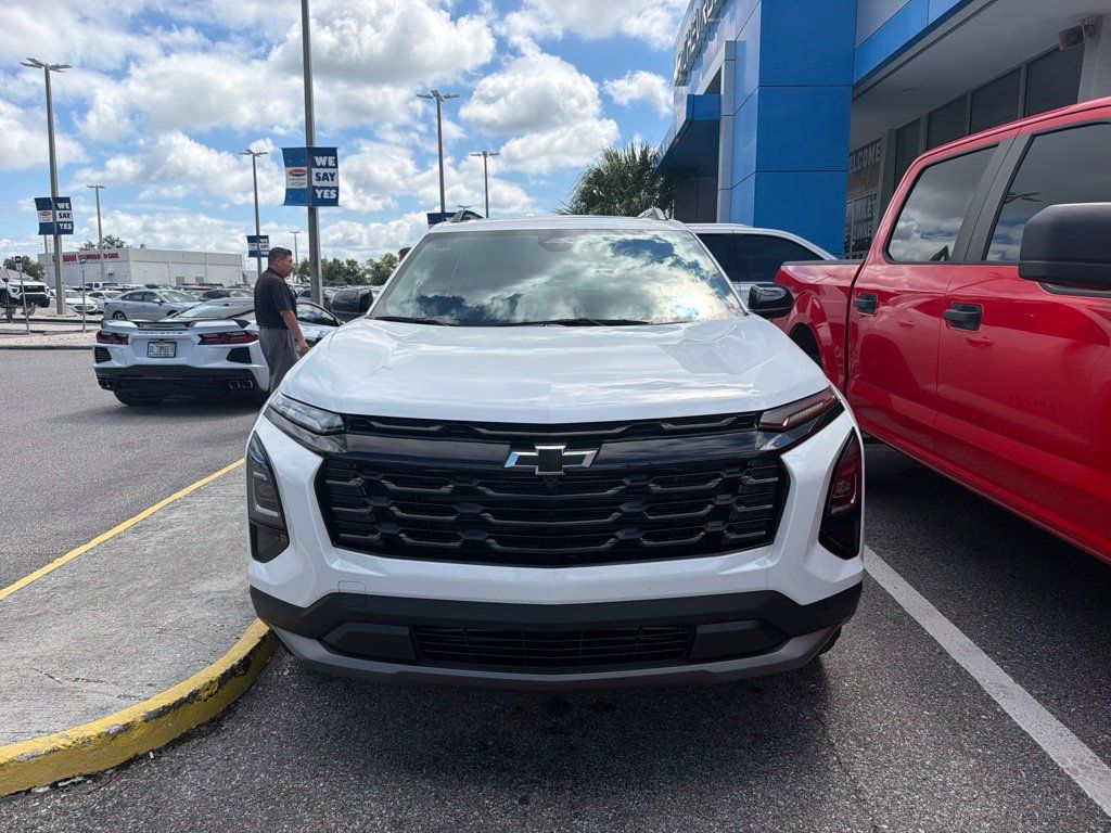 Used 2026 Chevrolet Equinox LT w/ Convenience Package II FWD image 3