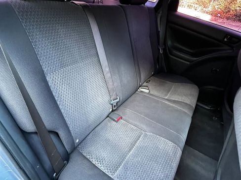 Used 2005 Toyota Matrix FWD image 19