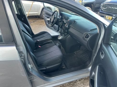 Used 2013 MAZDA MAZDA2 Sport FWD image 7