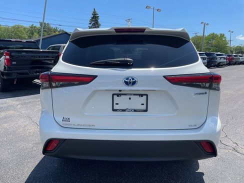 Used 2021 Toyota Highlander XLE AWD/4WD image 6