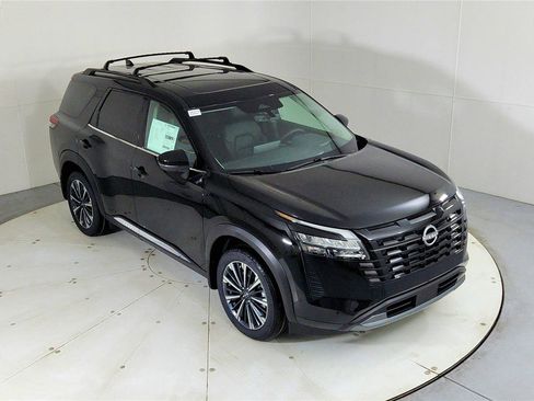 New 2026 Nissan Pathfinder Platinum image 13