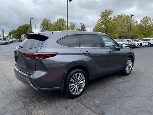 Used 2024 Toyota Highlander Platinum AWD/4WD image 8
