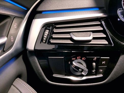 Used 2023 BMW 530e xDrive w/ Premium Package image 33