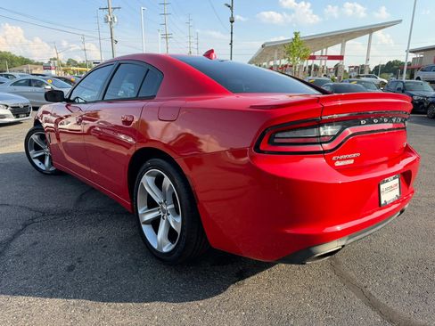 Used 2016 Dodge Charger R/T RWD image 10