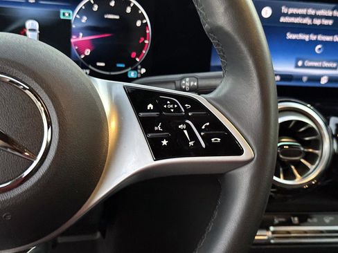 Certified 2025 Mercedes-Benz GLB 250 image 27