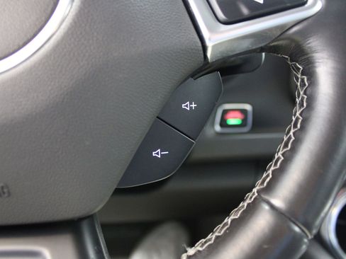 Used 2020 Chevrolet Camaro LT image 27