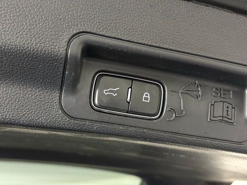 Used 2020 Ford Explorer Limited RWD image 40