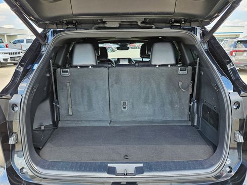 Used 2021 Toyota Highlander XSE FWD image 28