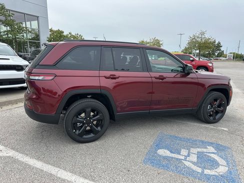 New 2025 Jeep Grand Cherokee Altitude image 35