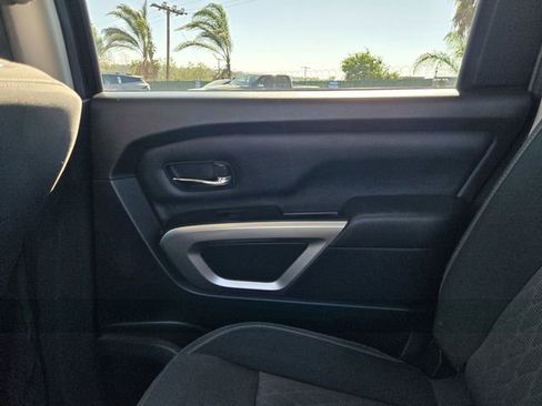 Used 2022 Nissan Titan SV image 12
