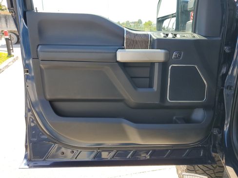 Used 2017 Ford F250 Lariat w/ Lariat Ultimate Package image 32