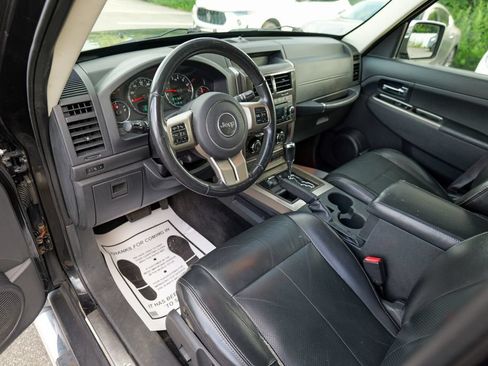 Used 2011 Jeep Liberty Limited w/ Chrome Accents Group AWD/4WD image 19