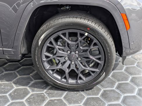 New 2026 Jeep Grand Cherokee Summit AWD/4WD image 10