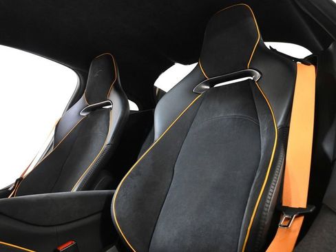 Used 2025 McLaren Artura image 16