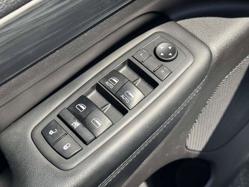 Used 2019 Jeep Grand Cherokee Altitude AWD/4WD image 15