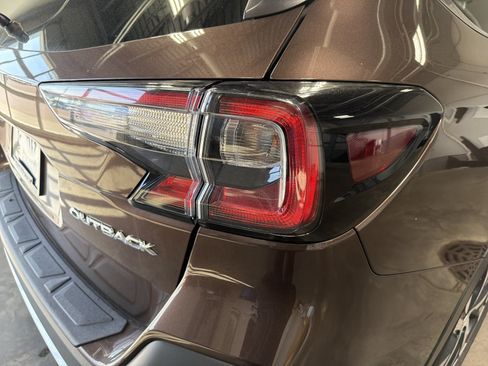 Used 2022 Subaru Outback Limited AWD/4WD image 11