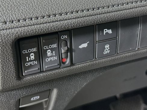 New 2026 Honda Odyssey Touring image 9