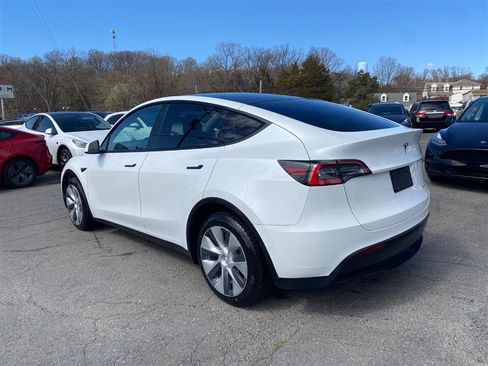 Used 2023 Tesla Model Y AWD image 3
