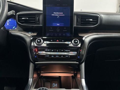 Used 2022 Ford Explorer Platinum w/ Equipment Group 601A AWD/4WD image 27