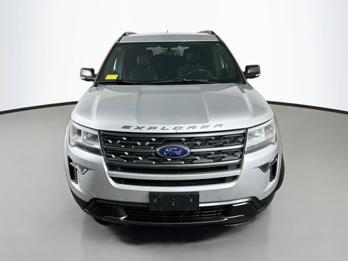 Used 2018 Ford Explorer XLT w/ XLT Appearance Package AWD/4WD image 2