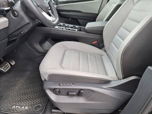 Used 2025 Volkswagen Atlas Cross Sport SEL R-Line AWD/4WD image 16