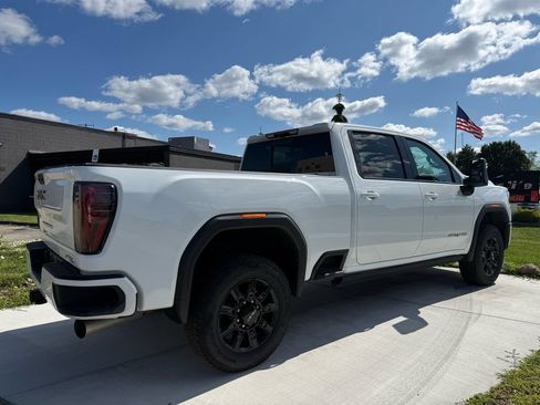 Used 2026 GMC Sierra 2500 AT4 w/ AT4 Premium Plus Package AWD/4WD image 5