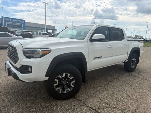 Used 2023 Toyota Tacoma TRD Off-Road w/ TRD Premium Off Road Package AWD/4WD image 5