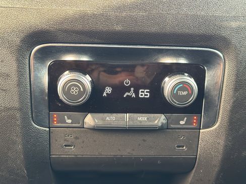 Used 2025 GMC Yukon Denali image 16