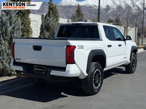 Used 2025 Toyota Tacoma TRD Off-Road image 9